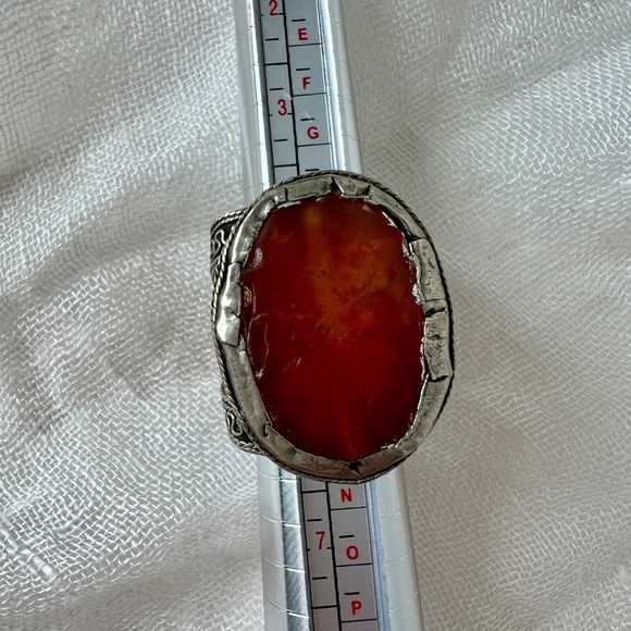 Antique Afghan Tribal Carnelian Saddle Ring – 19th‑20th C. Heart‑Shaped Band - Picture 13 of 13